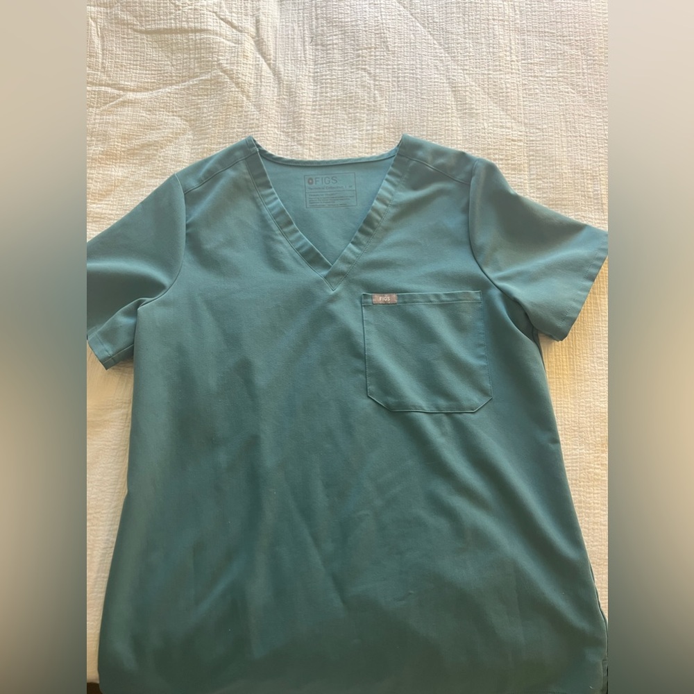 Figs Catarina Scrub Top and Highwaisted Zamora Joggers